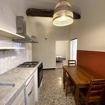 Appartamento A 6 Minuti Da Acquario E Stazione Genoa Luaran gambar